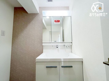 ʑEʏ ̂ʏ́AVvłȂ@\IȃfUCBL߂̃Xy[XƎ[[ĂA̐gxx₨ꂪX[Yɍs܂B