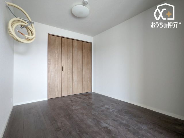 q rO̎q̗lqBeʂ̃N[[bgtĂ邽߁Aql̕׋EߗށEQ֗Ɏ[\łB