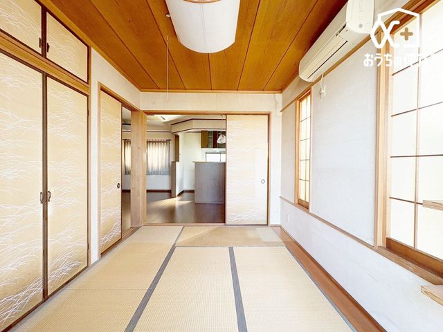 ̑ rOɗאڂa͗qԂQʂŏd󂵂܂B