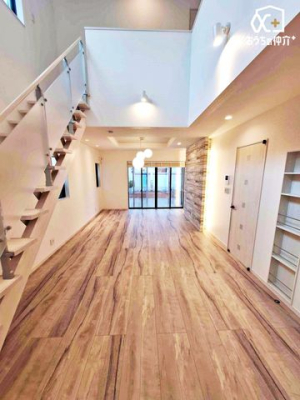 rO rOCKȋ͉ƑԂŊ킹@RƃR~jP[V܂܂B܂Aʂ̊KɂĂ݂̋Czɂ₩ɊȂ߂Ƃł郁bg܂B