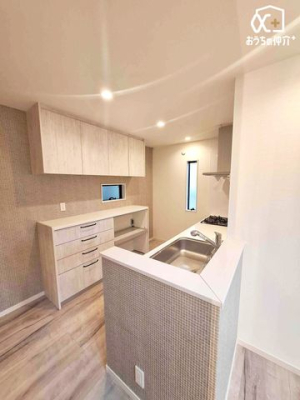 Lb` ^̗①ɂA[uĂgLb`ɂȂĂ܂B͂qlƈꏏɂ̂ԂL邱Ƃ\łBLXLb`͉Ƃ̒SIƑ̉bƒe݂܂ˁI