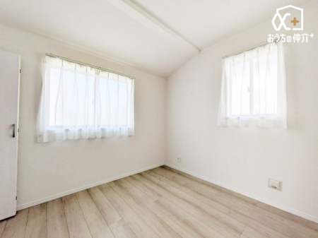 ���̑����� 2�ʍ̌��̖��邢�m���̗l�q�ł��B