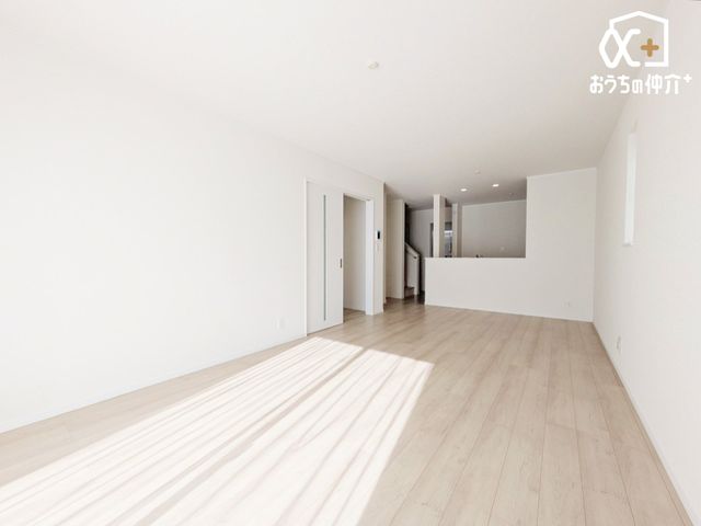 ���r���O �`Living�`�������������͋C��LDK�B�̂�т肭�낮�\�t�@��A���H�����y���ރ_�C�j���O�Z�b�g��u���Ă��������͂���܂���B