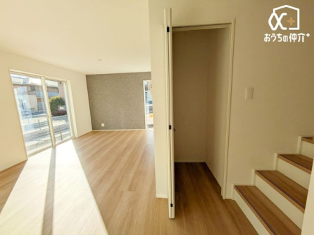 ���r���O �`Living�`�L����݂���������Z��Ԃ��L���Ȃ�A���r���O�C���K�i���̗p�I�u�����Ă��܁[���I�v�u�������܁[�I�v�̐����ʂ��A���ǂ��t�@�~���[�ɃI�X�X���̃��r���O�ł��B