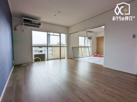 rO `Living`݂̂i`eCXgLDKB̂т肭낮\t@AHyރ_CjOZbguĂ͂܂B