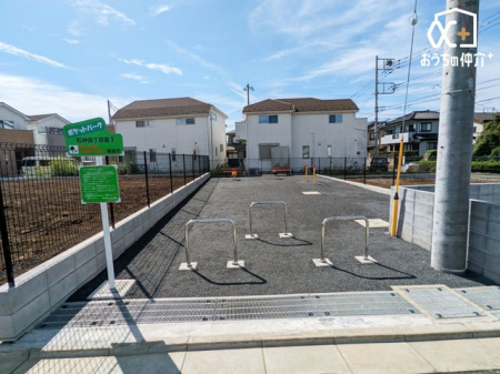 ̑ nɐV݂ꂽ̗lqłBߗׂɂ͕ۈ牀I