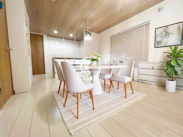 rO g[̃rOłBƃuEF̗FŉƑł肨ԂłICGɂ摜HsĂ܂B