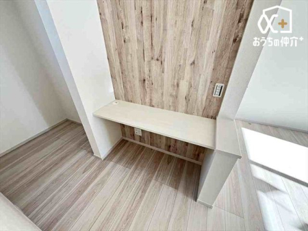 ���r���O ���r���O�ɂ̓J�E���^�[�f�X�N����I�l�X�ȗp�r�Ɏg���֗��ł��B