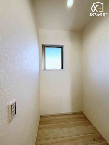 ���[ �t�@�~���[�N���[�[�b�g�̗l�q�B