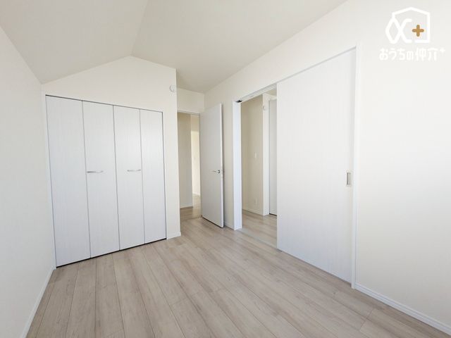 ̑ ˂J܂Ɨ׎ƂȂ܂B