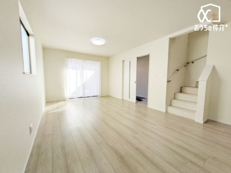 rO `Living`L݂ZԂLȂArOCKi̗pIuĂ܁[Ivu܁[Iv̐ʂAǂt@~[ɃIXX̃rOłB