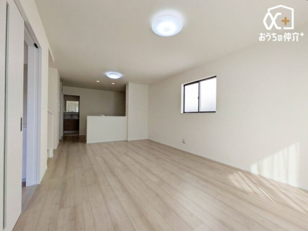 Lb` `Living`JIōLrOB̂т̂тƂ낰郊rÓAƑ̃R~jP[V̏ƂāA݂ȂW܂Ԃ̏ꏊɁB