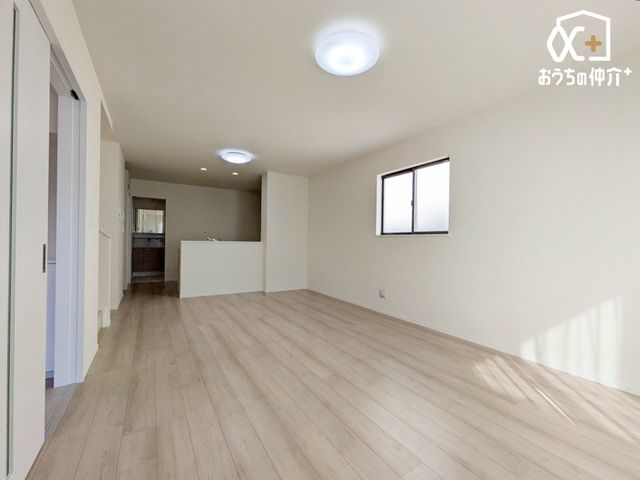 Lb` `Living`JIōLrOB̂т̂тƂ낰郊rÓAƑ̃R~jP[V̏ƂāA݂ȂW܂Ԃ̏ꏊɁB