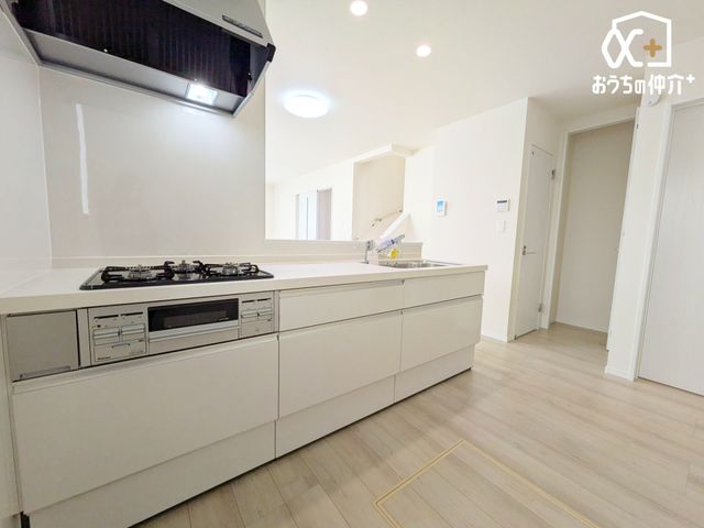 rO `Kitchen`gLb`炱AH̏yԂɁAZłX[YɖʂȂƂłAȒPɂłȂǁAyLb`Xy[XɎdグ܂B