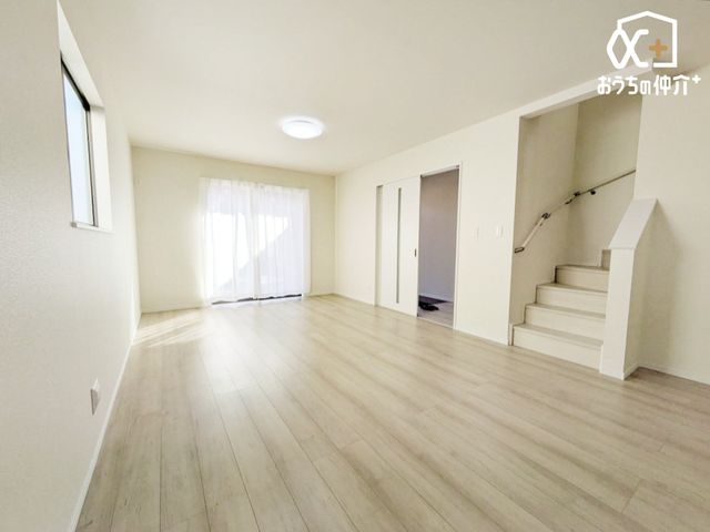 rO `Living`L݂ZԂLȂArOCKi̗pIuĂ܁[Ivu܁[Iv̐ʂAǂt@~[ɃIXX̃rOłB