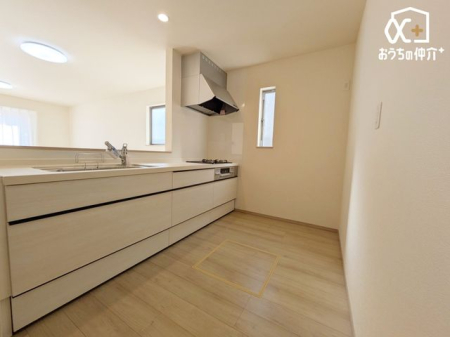 Q `Kitchen`gLb`炱AH̏yԂɁAZłX[YɖʂȂƂłAȒPɂłȂǁAyLb`Xy[XɎdグ܂B