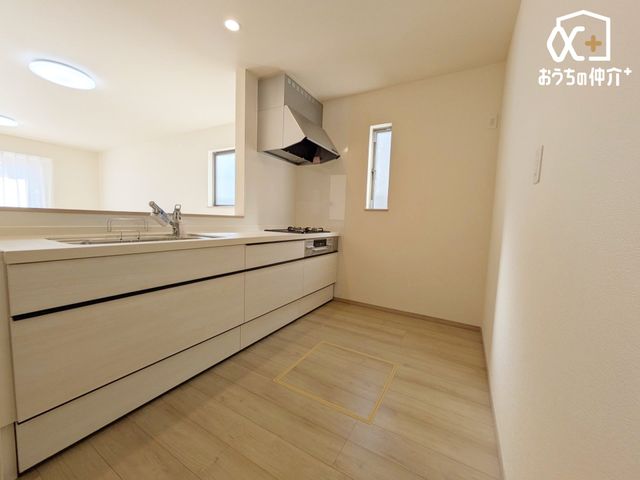 Q `Kitchen`gLb`炱AH̏yԂɁAZłX[YɖʂȂƂłAȒPɂłȂǁAyLb`Xy[XɎdグ܂B