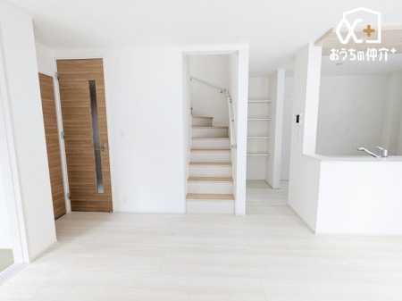 rO rOCKȋ͉ƑԂŊ킹@RƃR~jP[V܂܂B܂Aʂ̊KɂĂ݂̋Czɂ₩ɊȂ߂Ƃł郁bg܂B