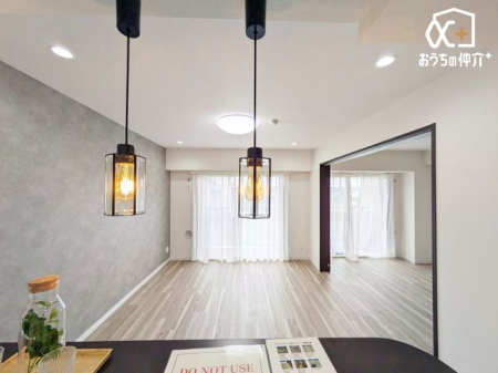 rO `Living`͋CLDKB̂т肭낮\t@AHyރ_CjOZbguĂ͂܂B