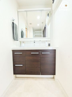 ʑEʏ `Wash room`̍Qԑтł]TĎxxłLpE_[[B[LxȂ̂ŌڂXbLƐڂł܂B