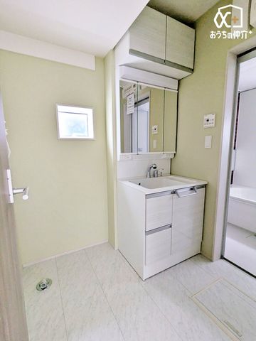 ʑEʏ y̗ɂՂ[z̏܂S[^CvBgC̈ʒuς邱ƂŔw̍̂[ł܂B