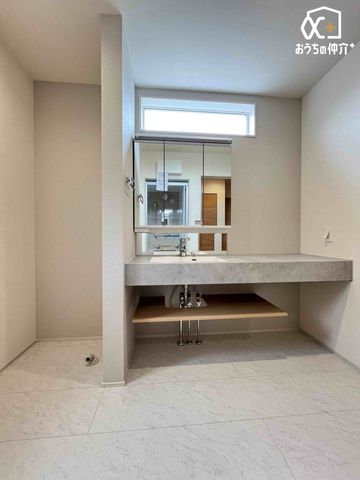 ���ʑ�E���ʏ� ���邭�������̂���E�ߎ��́A�Ƒ��݂�Ȃ��g���₷����Ƃ�̃X�y�[�X�B���󕨂̎d�����⒅�ւ����X���[�Y�ɂł��A�����̉Ǝ��������K�ɂȂ�܂��B