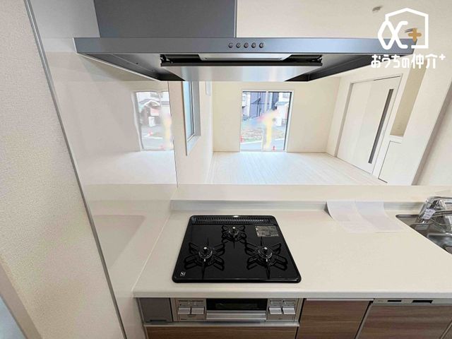 �L�b�`�� ������������O���R�����̗l�q�ł��B�u�߂�E�ύ��ޓ��̍�Ƃ������ɏo����R�����ł��B