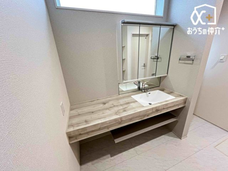 ���ʑ�E���ʏ� ���邭�������̂���E�ߎ��́A�Ƒ��݂�Ȃ��g���₷����Ƃ�̃X�y�[�X�B���󕨂̎d�����⒅�ւ����X���[�Y�ɂł��A�����̉Ǝ��������K�ɂȂ�܂��B