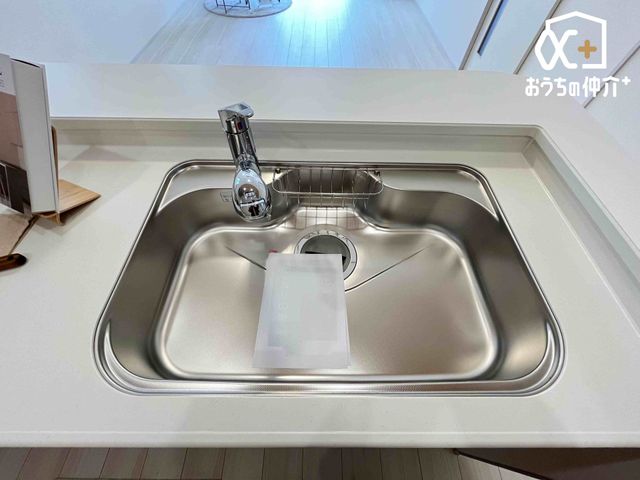 �L�b�`�� �L�X�Ƃ����V���N�̗l�q�ł��B�􂢕�������V���N�́A�����̐􂢕����y�������Ă���܂��B