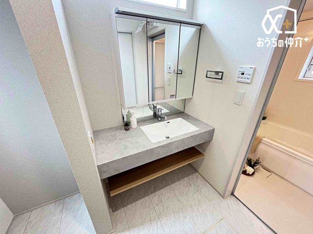 ���ʑ�E���ʏ� ���̍Q�����������ԑтł��]�T�������Ďx�x�ł���L���p�E�_�[���[���B���������[���L�x�Ȃ̂Ō����ڂ��X�b�L���Ɛ������ڂł��܂��B