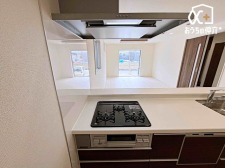 �L�b�`�� ������������O���R�����̗l�q�ł��B�u�߂�E�ύ��ޓ��̍�Ƃ������ɏo����R�����ł��B