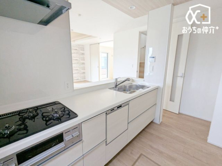 Lb` ԂLpłLb`łBLb`߂Xy[X͎RƃRpNgɂȂĂ܂B_CjOZbg߂΁AzVyɂȂƑƂĂgłˁI