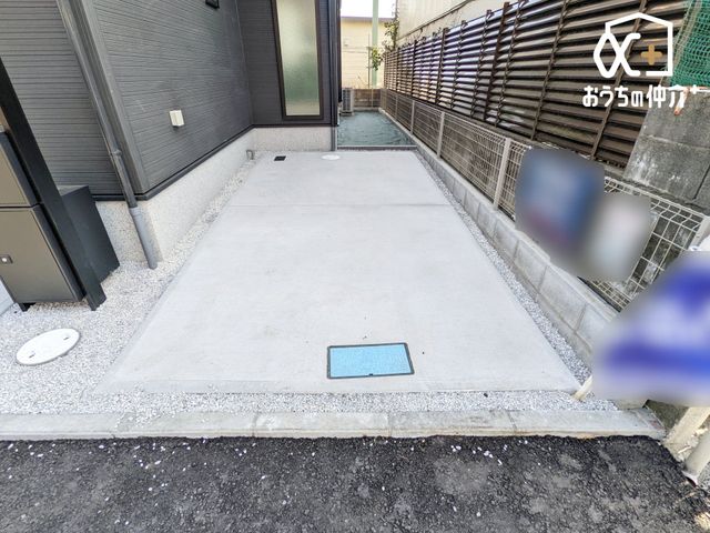  �J�[�X�y�[�X�̗l�q�B�Ԓʂ�̏��Ȃ��O�ʓ��H�ł��Ԃ̏o����������N���N�ł��B