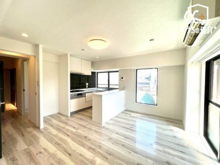 rO `Living`i`eCXgLDKB̂т肭낮\t@AHyރ_CjOZbguĂ͂܂B