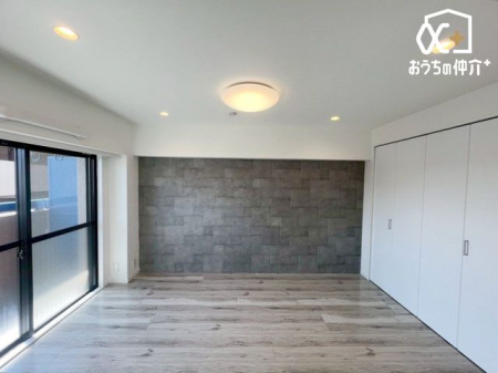 Q QɃIXXȖ7.0m̗lqłBN[[bgtĂAQEߗޓLxɎ[\ȐQłB