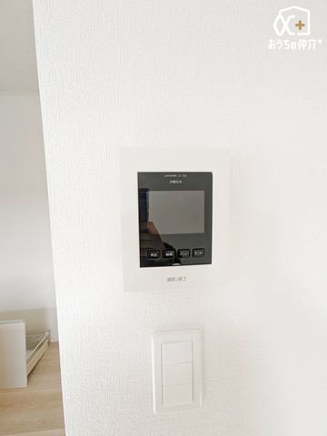 ̑ hƖʂłSTVj^[tC^[złB