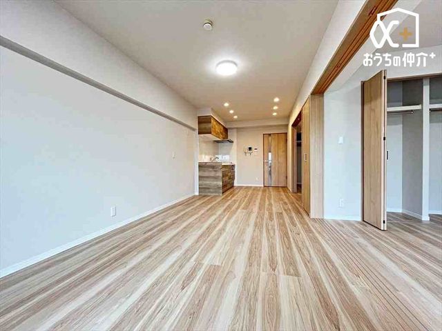 ���r���O �Ƒ��c���̎����߂����k�c�j�̗l�q�B�Ƒ������R�ƏW�܂肽���Ȃ�悤�ȁA�������Ƃ��낰���Ԃł��B���邢�z�˂����������ޖ����̋�ԁB