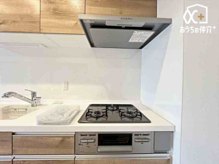 �L�b�`�� ������������O���R�����̗l�q�ł��B�u�߂�E�ύ��ޓ��̍�Ƃ������ɏo����R�����ł��B