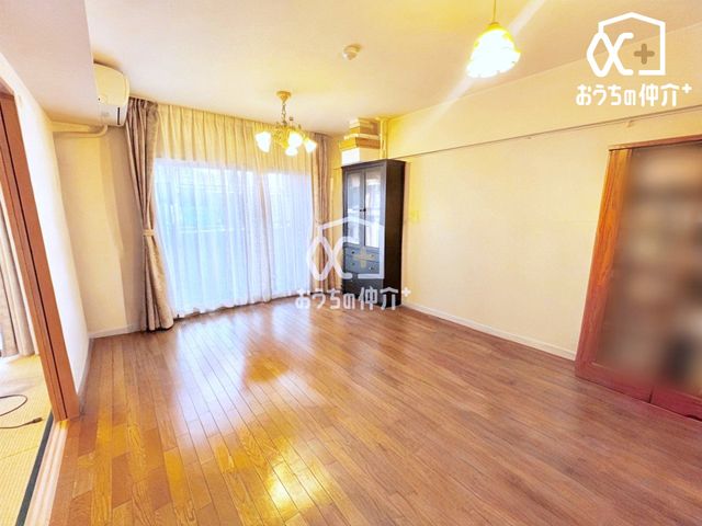 rO 11.4̂Ƃ肠ԁBoRj[̗z~蒍AƑ̏Ί炪RƏW܂郊rOłB{摜͉ƋCGŏ摜ł茻Ƃ͈قȂꍇ܂B