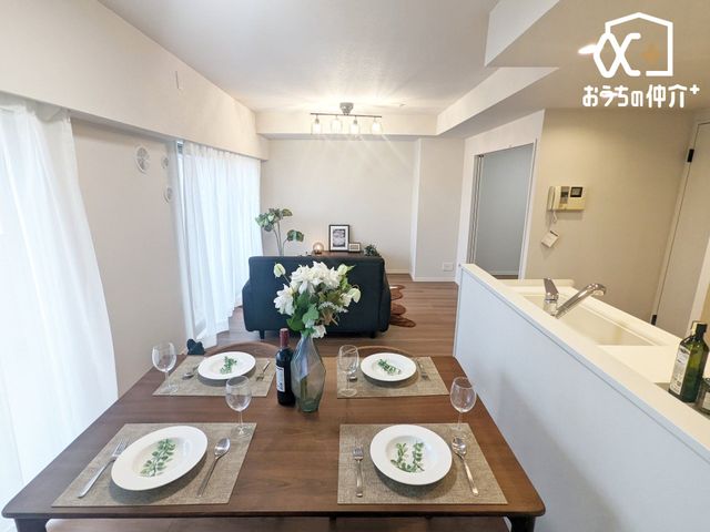 rO `Living`݂̂i`eCXgLDKB̂т肭낮\t@₨Hyރ_CjOZbguĂ͂܂B