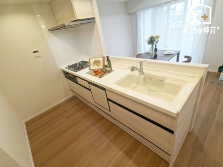 Lb` `Kitchen`ƑƉby߂Lb`łB΂ɂ̂ŉbRƂ݂͂܂B܂rO̗lq킩̂ŁASčƂɏWł܂B