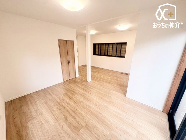 rO `Living`݂̂i`eCXgLDKB̂т肭낮\t@AHyރ_CjOZbguĂ͂܂B