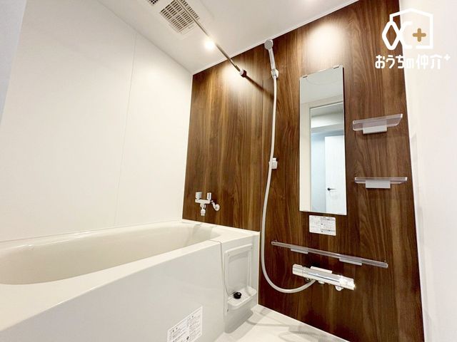  ̂ԂŃbNXoX^CBoX^uɂĊȂSƑ̂tbVB̔Ă鐴̂oX[B