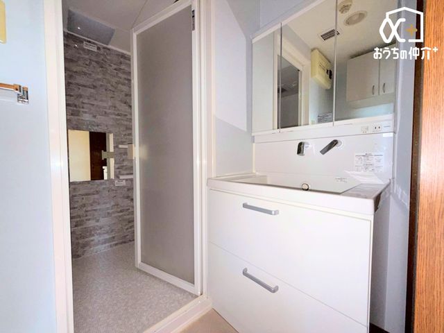 ʑEʏ `Wash room`̍Qԑтł]TĎxxłLpE_[[B[LxȂ̂ŌڂXbLƐڂł܂Bʑ