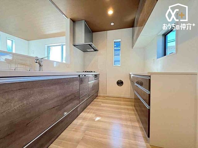 Lb` ƑƉby߂Lb`łB΂ɂ邩AbRƂ݂͂܂B܂ArO̗lq킩̂ňSčƂɏWł܂ˁB