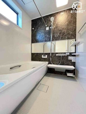  ̂ԂŃbNXoX^CBoX^uɂĊȂSƑ̂tbVB̔Ă鐴̂oX[B