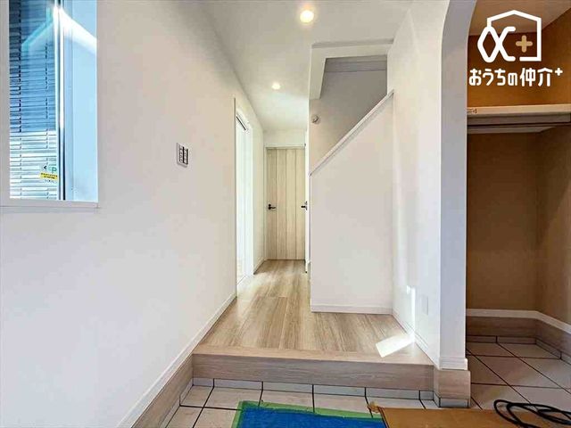  ͋Čւ́AZ܂̑ۂiɉoBV[Y{bNXAԂLۂĂX}[gȐ݌vłB