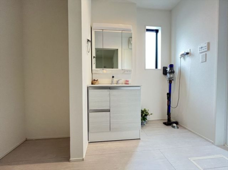 ʑEʏ ̂ʏ́AVvłȂ@\IȃfUCBL߂̃Xy[XƎ[[ĂA̐gxx₨ꂪX[Yɍs܂B