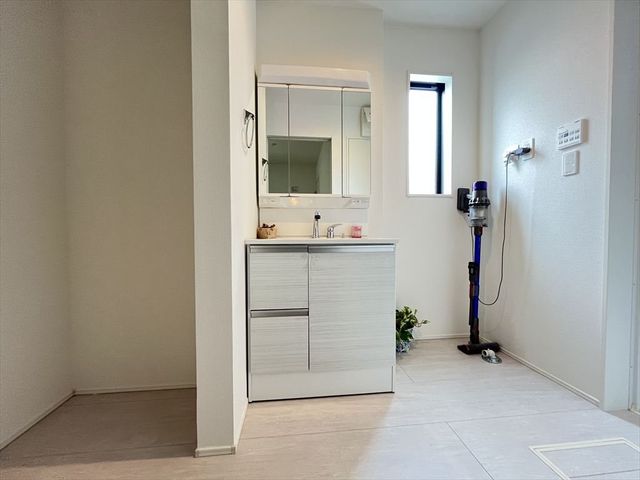 ʑEʏ ̂ʏ́AVvłȂ@\IȃfUCBL߂̃Xy[XƎ[[ĂA̐gxx₨ꂪX[Yɍs܂B