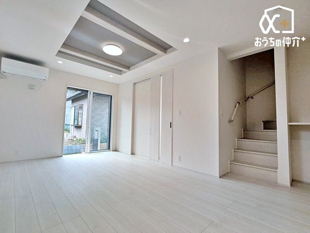 rO rOCKȋ͉ƑԂŊ킹@RƃR~jP[V܂܂B܂Aʂ̊KɂĂ݂̋Czɂ₩ɊȂ߂Ƃł郁bg܂B